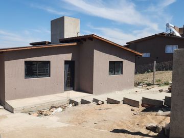 VENTA  OPORTUNIDAD HERMOSA CASA , VILLA SANTA CRUZ DEL LAGO