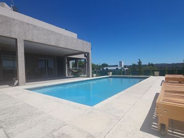 VENTA HERMOSA CASA , LOMAS DEL REY- OPORTUNIDAD
