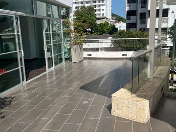 VENDO APARTAMENTO EN MANGA 3 HB - 123 MTS2 - ALCOBA Y BAÑO DE SERVICIO