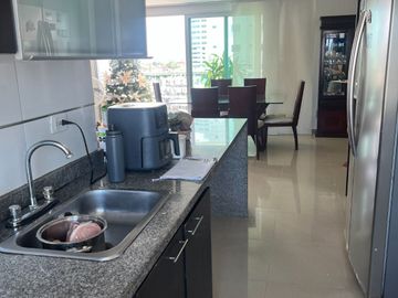 VENDO APARTAMENTO EN MANGA 3 HB - 123 MTS2 - ALCOBA Y BAÑO DE SERVICIO
