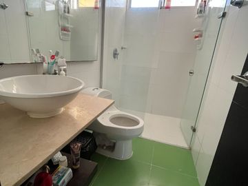 VENDO APARTAMENTO EN MANGA 3 HB - 123 MTS2 - ALCOBA Y BAÑO DE SERVICIO
