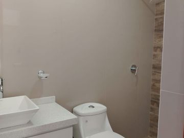 CASA DE ENSUEÑO EN CERRO COLORADO – ESPACIOS AMPLIOS Y ACABADOS DE LUJO