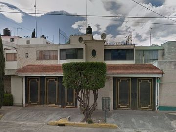 CASA EN REMATE EN NAUCALPAN MEXICO