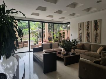 VENTA LAGUNA CLUB - CASA 4 DORMITORIOS -ESTUDIO- SALA ESTAR- PÉRGOLA- PISCINA
