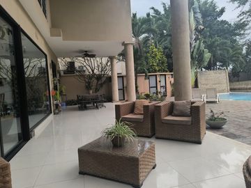 VENTA LAGUNA CLUB - CASA 4 DORMITORIOS -ESTUDIO- SALA ESTAR- PÉRGOLA- PISCINA