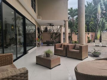 VENTA LAGUNA CLUB - CASA 4 DORMITORIOS -ESTUDIO- SALA ESTAR- PÉRGOLA- PISCINA