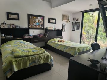VENTA LAGUNA CLUB - CASA 4 DORMITORIOS -ESTUDIO- SALA ESTAR- PÉRGOLA- PISCINA