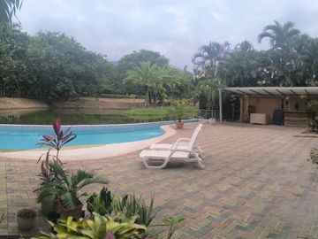 VENTA LAGUNA CLUB - CASA 4 DORMITORIOS -ESTUDIO- SALA ESTAR- PÉRGOLA- PISCINA