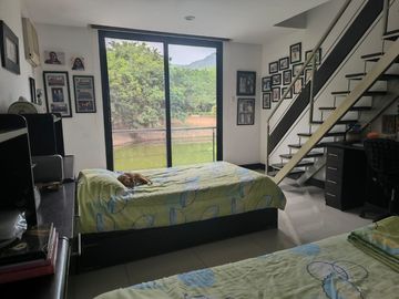 VENTA LAGUNA CLUB - CASA 4 DORMITORIOS -ESTUDIO- SALA ESTAR- PÉRGOLA- PISCINA