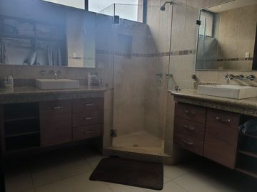 VENTA LAGUNA CLUB - CASA 4 DORMITORIOS -ESTUDIO- SALA ESTAR- PÉRGOLA- PISCINA