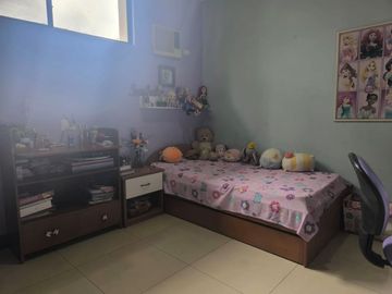 VENTA LAGUNA CLUB - CASA 4 DORMITORIOS -ESTUDIO- SALA ESTAR- PÉRGOLA- PISCINA