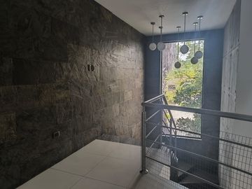 VENTA LAGUNA CLUB - CASA 4 DORMITORIOS -ESTUDIO- SALA ESTAR- PÉRGOLA- PISCINA