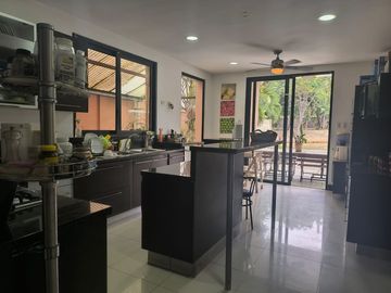 VENTA LAGUNA CLUB - CASA 4 DORMITORIOS -ESTUDIO- SALA ESTAR- PÉRGOLA- PISCINA