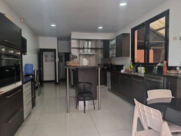 VENTA LAGUNA CLUB - CASA 4 DORMITORIOS -ESTUDIO- SALA ESTAR- PÉRGOLA- PISCINA