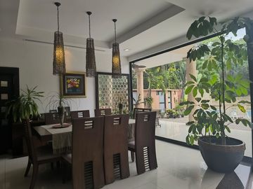VENTA LAGUNA CLUB - CASA 4 DORMITORIOS -ESTUDIO- SALA ESTAR- PÉRGOLA- PISCINA