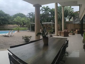 VENTA LAGUNA CLUB - CASA 4 DORMITORIOS -ESTUDIO- SALA ESTAR- PÉRGOLA- PISCINA