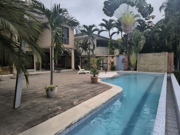 VENTA LAGUNA CLUB - CASA 4 DORMITORIOS -ESTUDIO- SALA ESTAR- PÉRGOLA- PISCINA