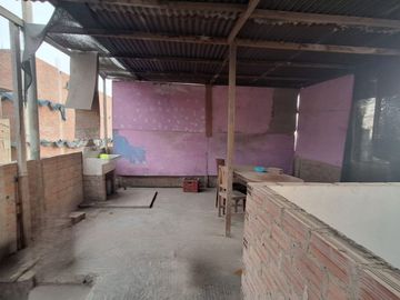VENTA DE CASA EN VILLA MARIA DEL TRIUNFO (HOSPITAL SOLIDARIDAD SISOL)