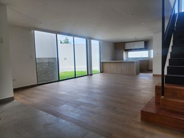 CASA A ESTRENAR EN VENTA URB. LA COLINA VALLE DE LOS CHILLOS