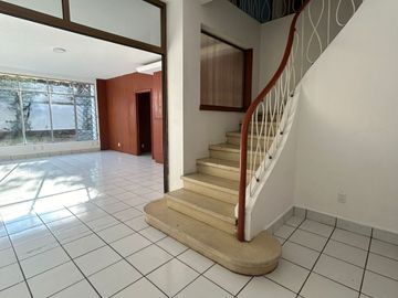 Casa en Arcos Vallarta, ideal para departamentos o oficinas.