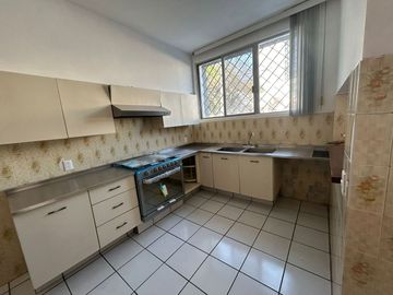Casa en Arcos Vallarta, ideal para departamentos o oficinas.