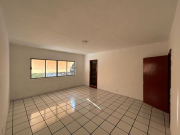 Casa en Arcos Vallarta, ideal para departamentos o oficinas.