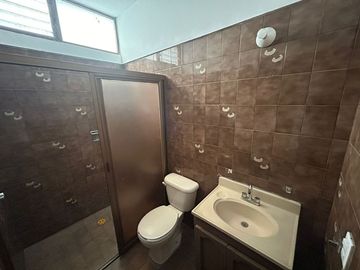 Casa en Arcos Vallarta, ideal para departamentos o oficinas.