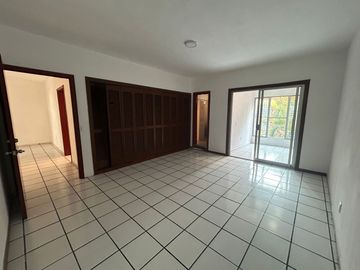 Casa en Arcos Vallarta, ideal para departamentos o oficinas.