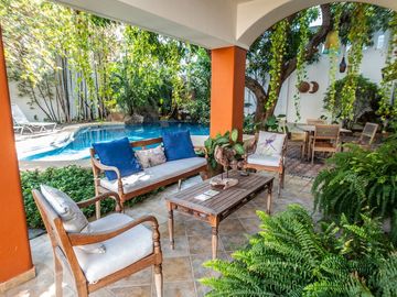 Casa de Lujo en venta con Alberca, amplio jardin y terrazas, ideal para hotel boutique en Centro Historico