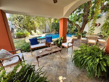 Casa de Lujo en venta con Alberca, amplio jardin y terrazas, ideal para hotel boutique en Centro Historico
