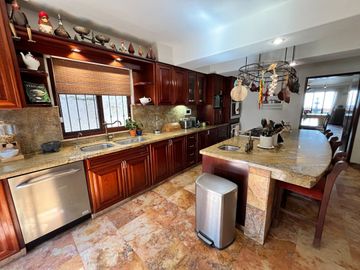 Casa de Lujo en venta con Alberca, amplio jardin y terrazas, ideal para hotel boutique en Centro Historico