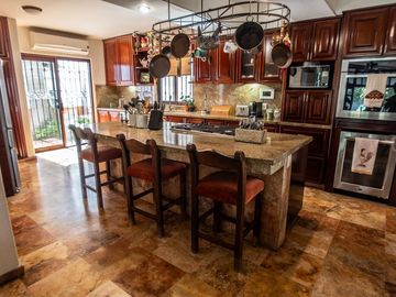 Casa de Lujo en venta con Alberca, amplio jardin y terrazas, ideal para hotel boutique en Centro Historico