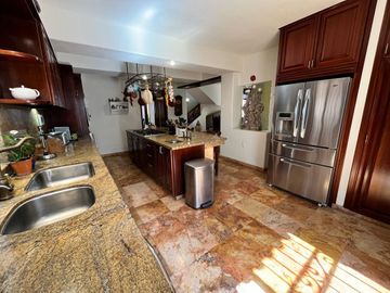 Casa de Lujo en venta con Alberca, amplio jardin y terrazas, ideal para hotel boutique en Centro Historico
