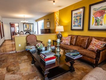 Casa de Lujo en venta con Alberca, amplio jardin y terrazas, ideal para hotel boutique en Centro Historico