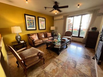Casa de Lujo en venta con Alberca, amplio jardin y terrazas, ideal para hotel boutique en Centro Historico