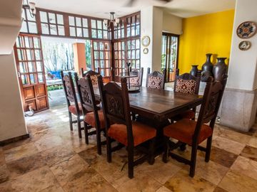 Casa de Lujo en venta con Alberca, amplio jardin y terrazas, ideal para hotel boutique en Centro Historico