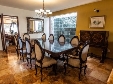 Casa de Lujo en venta con Alberca, amplio jardin y terrazas, ideal para hotel boutique en Centro Historico