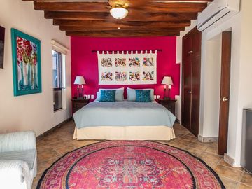 Casa de Lujo en venta con Alberca, amplio jardin y terrazas, ideal para hotel boutique en Centro Historico