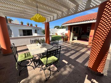 Casa de Lujo en venta con Alberca, amplio jardin y terrazas, ideal para hotel boutique en Centro Historico