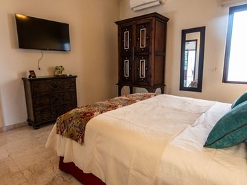 Casa de Lujo en venta con Alberca, amplio jardin y terrazas, ideal para hotel boutique en Centro Historico