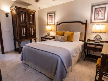 Casa de Lujo en venta con Alberca, amplio jardin y terrazas, ideal para hotel boutique en Centro Historico