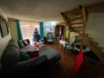 Casa Ampliada y Regularizada en Villa Chalets De Lo Infante de Maipú.