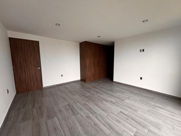 Venta de casa nueva moderna y muy iluminada en zona azul Lomas de Angelópolis ll