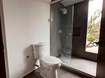 Venta de casa nueva moderna y muy iluminada en zona azul Lomas de Angelópolis ll