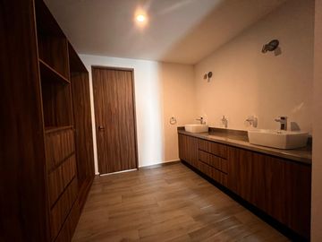 Venta de casa nueva moderna y muy iluminada en zona azul Lomas de Angelópolis ll