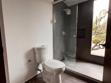 Venta de casa nueva moderna y muy iluminada en zona azul Lomas de Angelópolis ll