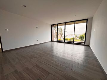 Venta de casa nueva moderna y muy iluminada en zona azul Lomas de Angelópolis ll