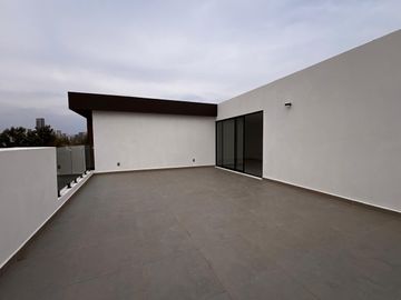 Venta de casa nueva moderna y muy iluminada en zona azul Lomas de Angelópolis ll