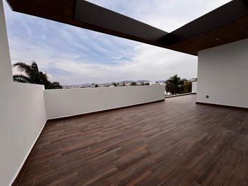 Venta de casa nueva moderna y muy iluminada en zona azul Lomas de Angelópolis ll