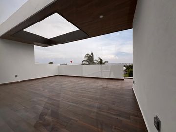 Venta de casa nueva moderna y muy iluminada en zona azul Lomas de Angelópolis ll